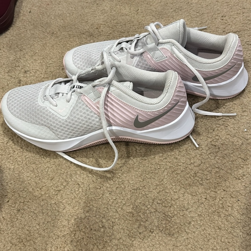 Nike - Picture 5 of 7